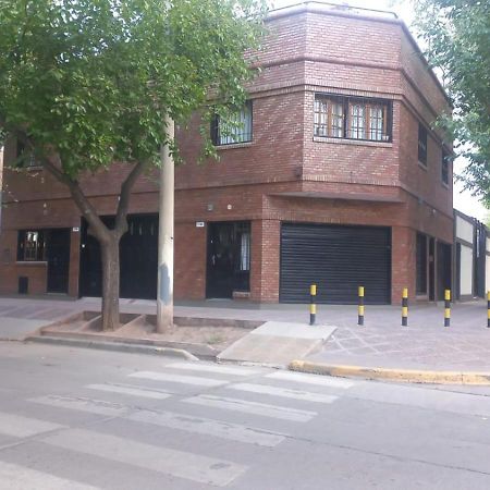 Apartamentos Willy - En Zona Residencial Con Estacionamiento Mendoza Zewnętrze zdjęcie